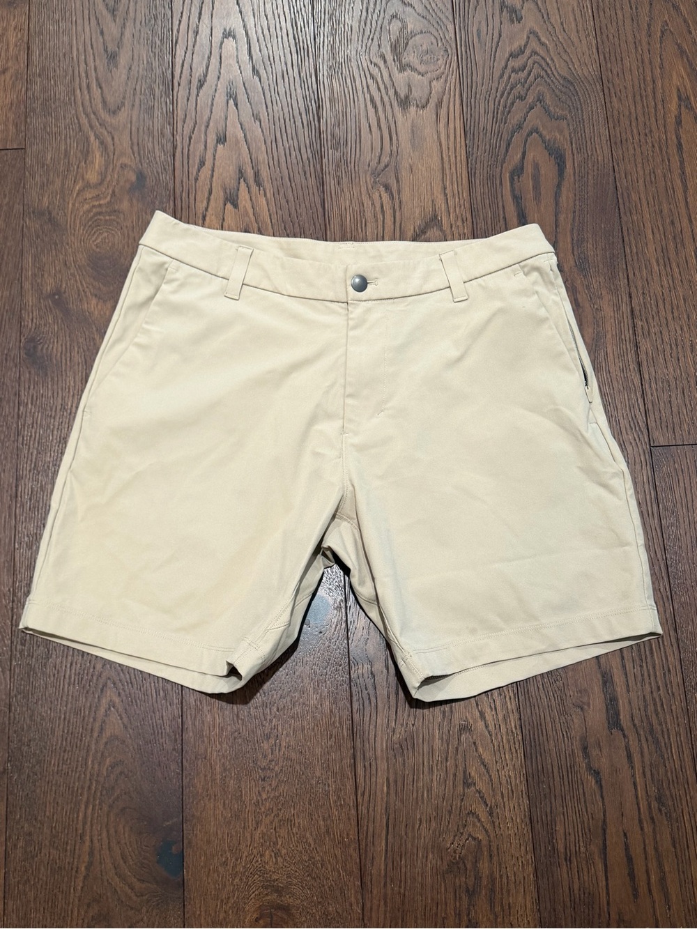 Men’s commission khaki chino shorts size 31